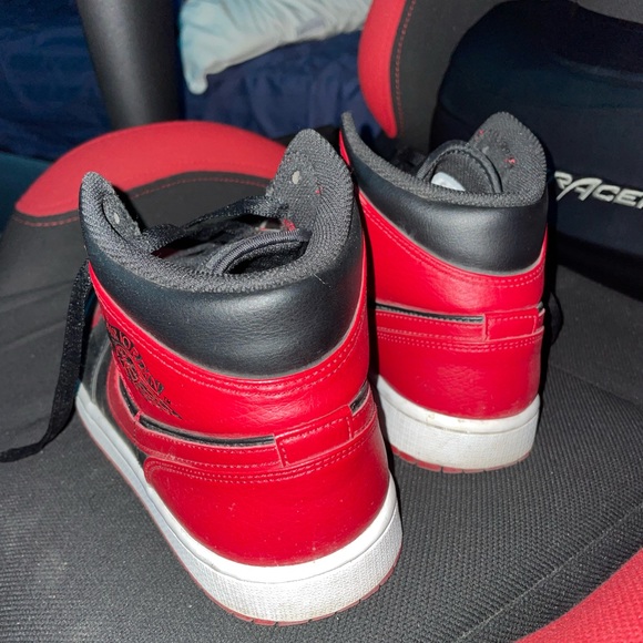 Jordan 1 Mid ‘Banned’ AUTHENTIC - Picture 3 of 5